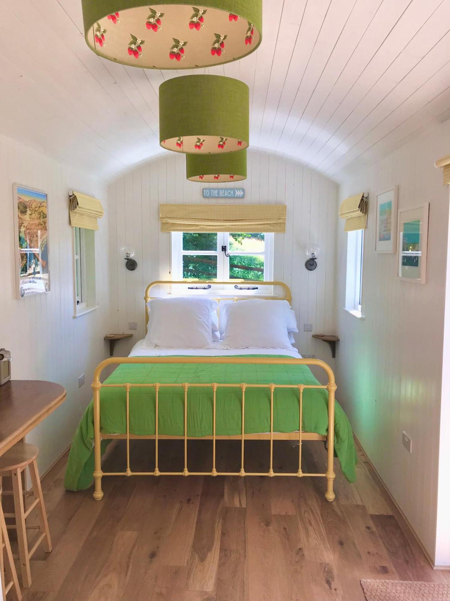 Shepherd'S Hut At Rosewood House Лискерд Экстерьер фото